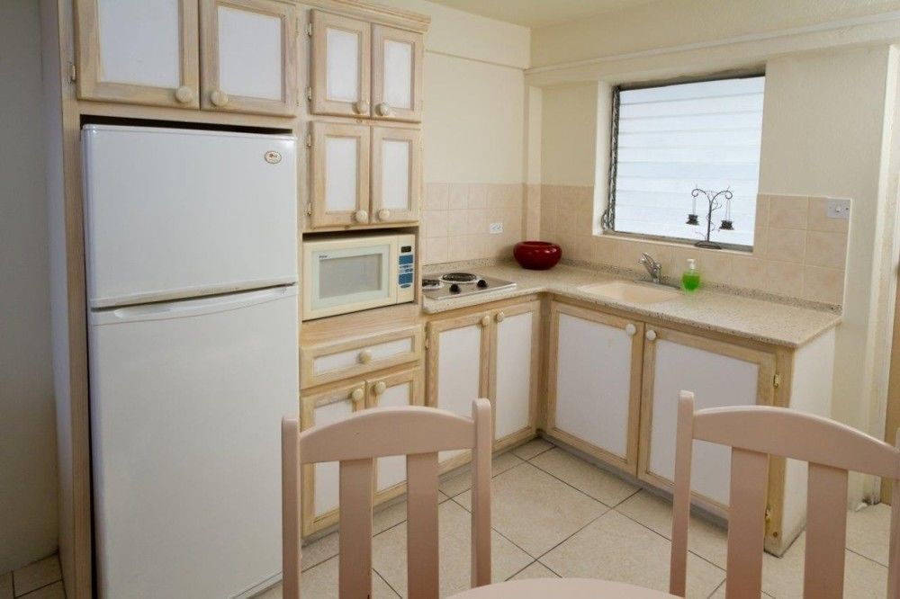 Melrose Beach Apartments Inc 브리지타운 외부 사진