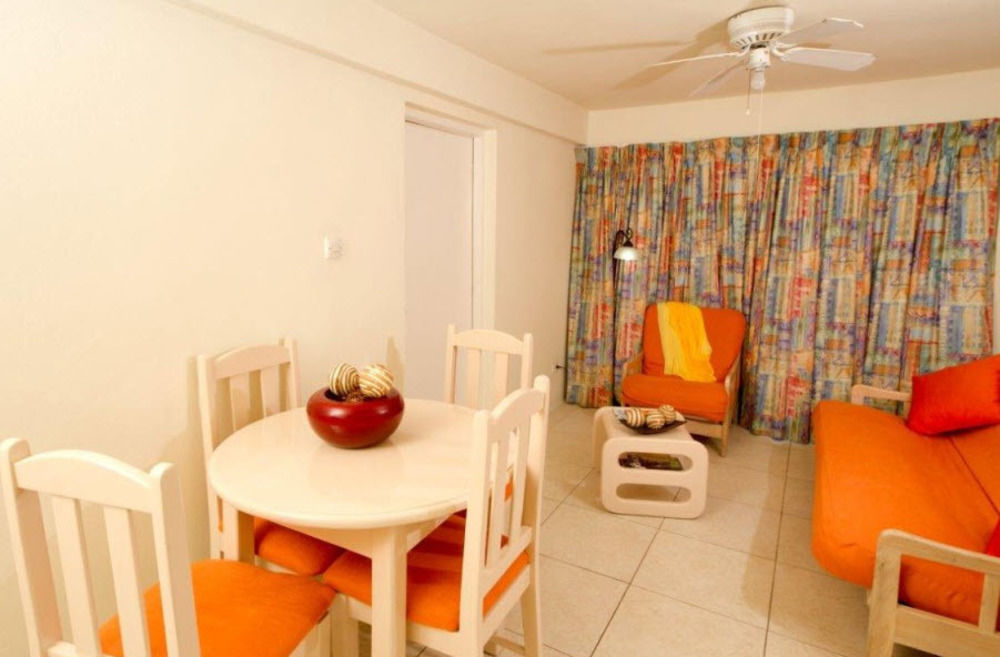 Melrose Beach Apartments Inc 브리지타운 외부 사진